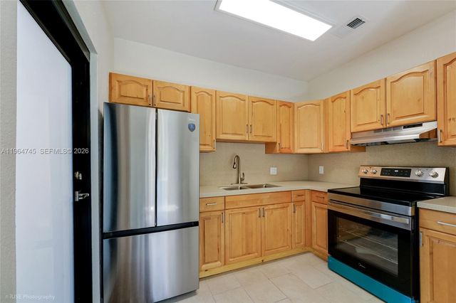 1139 NW 37th St, Miami, FL 33127