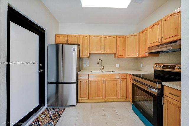 1139 NW 37th St, Miami, FL 33127