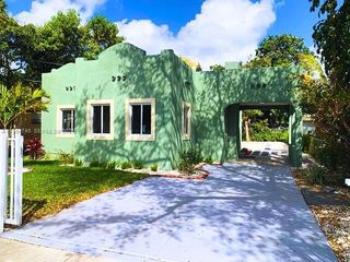 1139 NW 37th St, Miami, FL 33127