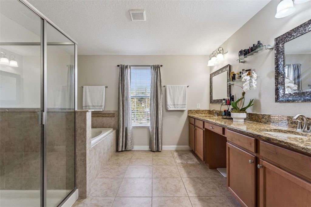 Image 28 of property listing at 14644 CROSSTON BAY COURT, Orlando, FL 32824