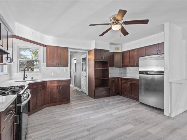 1111 20th Street, Rockford, IL 61104