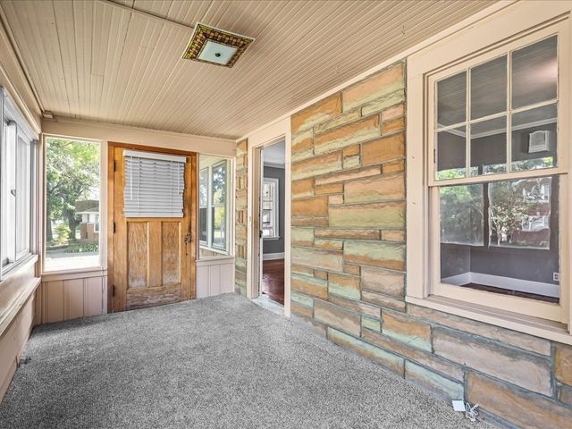 1111 20th Street, Rockford, IL 61104