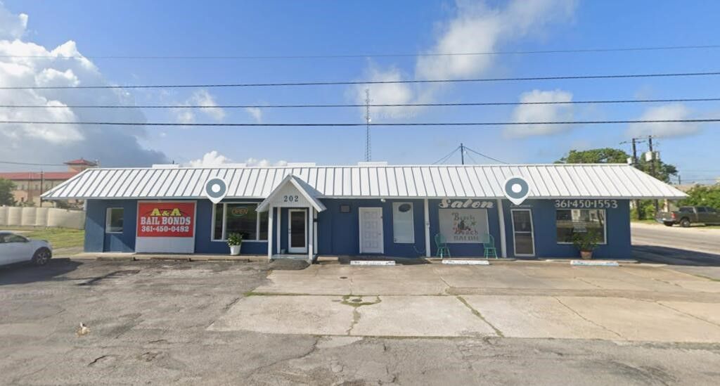 200 Highway 35 N, Rockport, TX 78382 — exterior