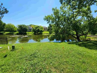 814 S Clear Creek Cir, Wichita, KS 67230