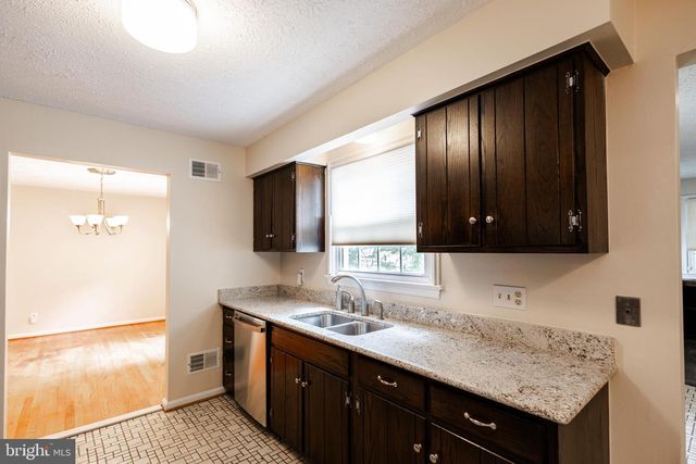 2731 SUN VALLEY DR, Waldorf, MD 20603