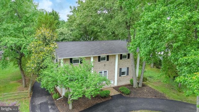 2731 SUN VALLEY DR, Waldorf, MD 20603