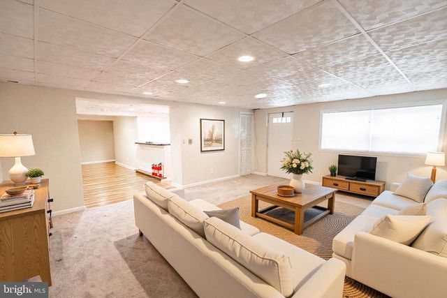 2731 SUN VALLEY DR, Waldorf, MD 20603