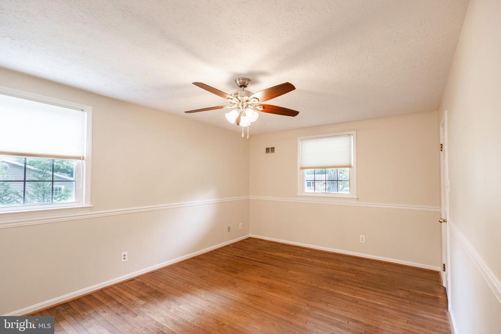 Image 22 of property listing at 2731 SUN VALLEY DR, Waldorf, MD 20603