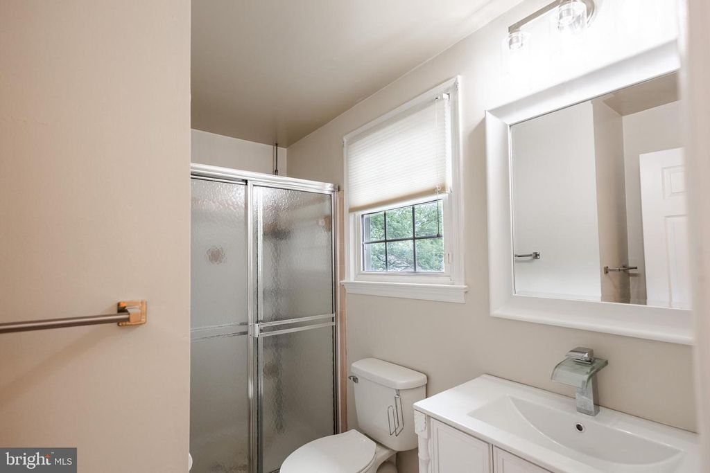 Image 23 of property listing at 2731 SUN VALLEY DR, Waldorf, MD 20603