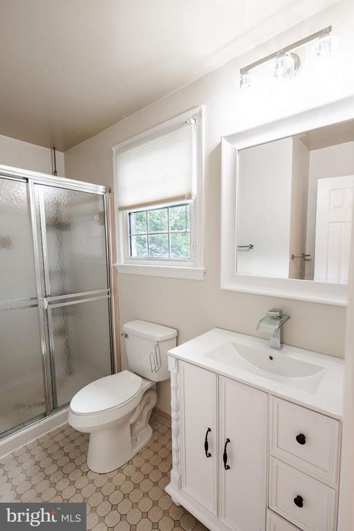 Image 25 of property listing at 2731 SUN VALLEY DR, Waldorf, MD 20603
