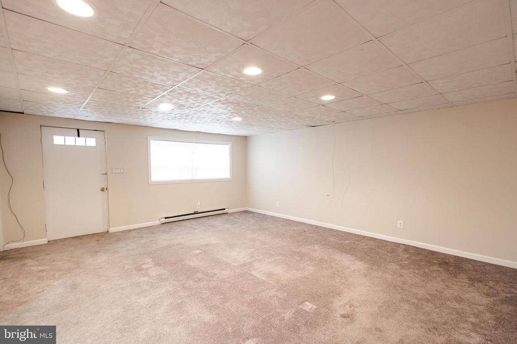 Image 28 of property listing at 2731 SUN VALLEY DR, Waldorf, MD 20603