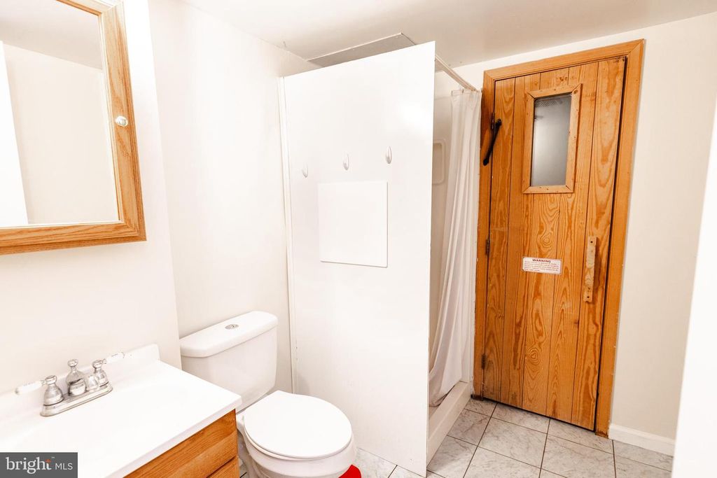 Image 32 of property listing at 2731 SUN VALLEY DR, Waldorf, MD 20603