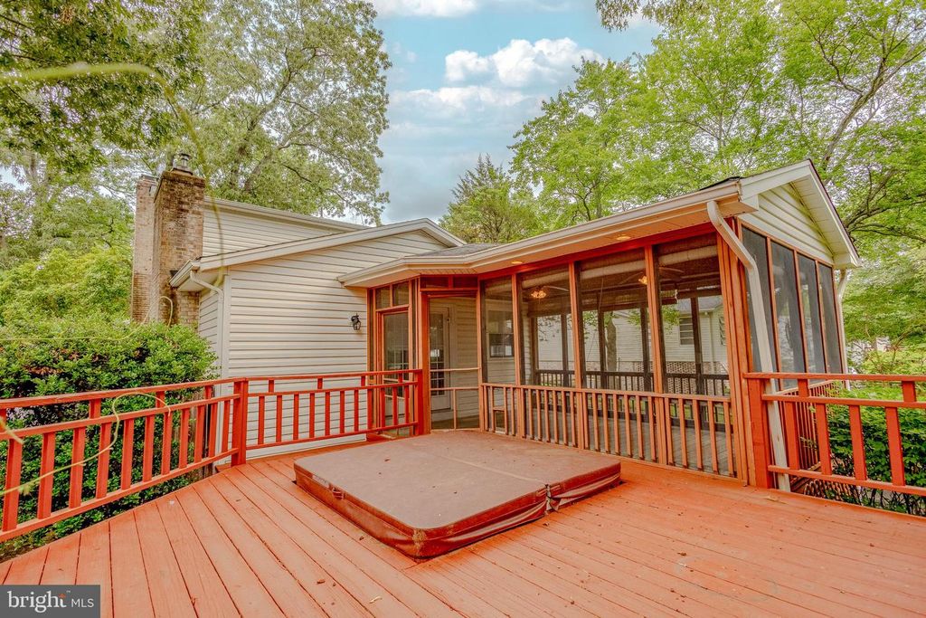 Image 37 of property listing at 2731 SUN VALLEY DR, Waldorf, MD 20603