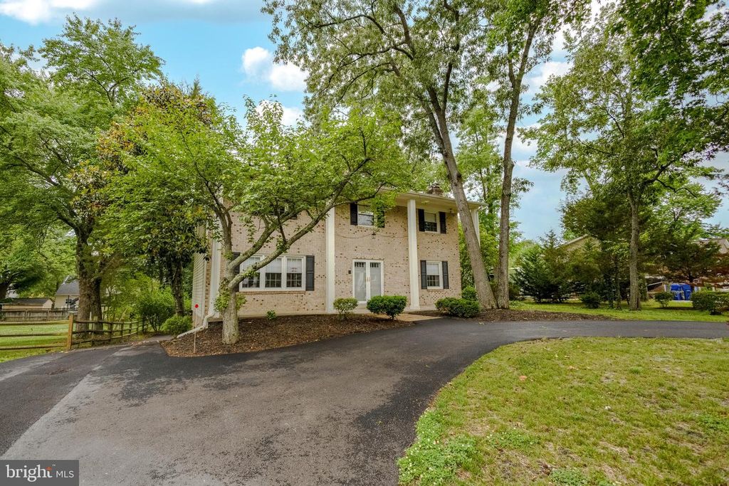 Image 44 of property listing at 2731 SUN VALLEY DR, Waldorf, MD 20603