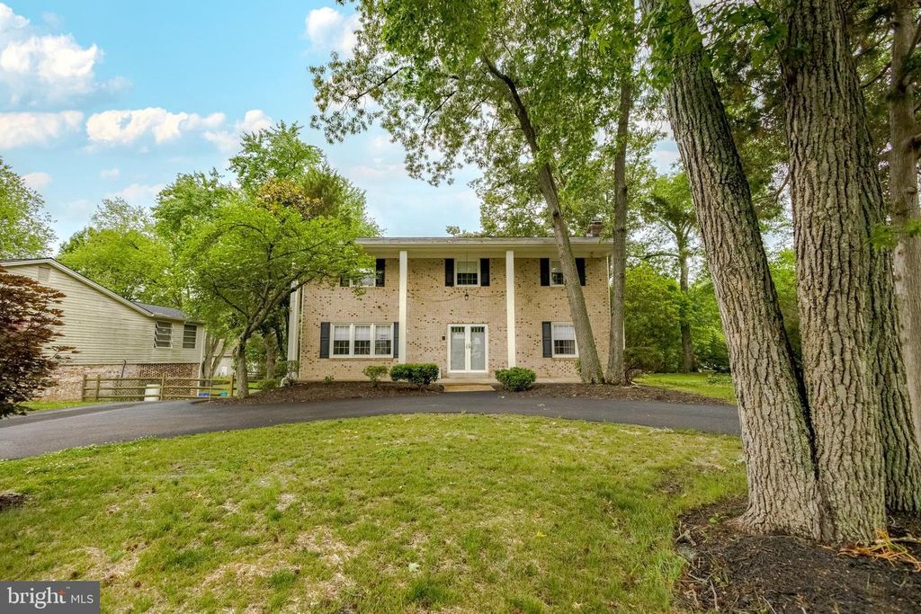 Image 45 of property listing at 2731 SUN VALLEY DR, Waldorf, MD 20603