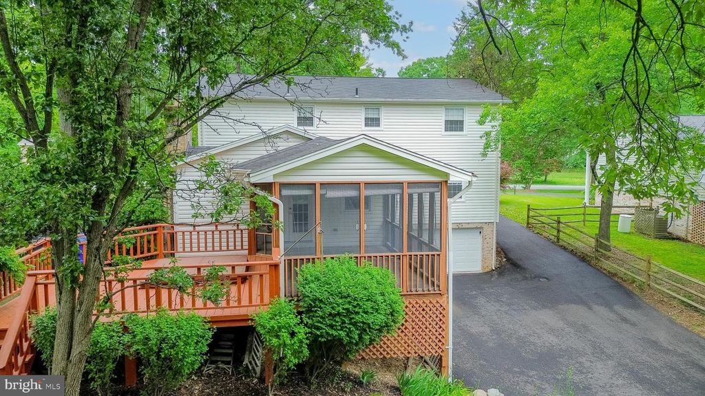 Image 57 of property listing at 2731 SUN VALLEY DR, Waldorf, MD 20603