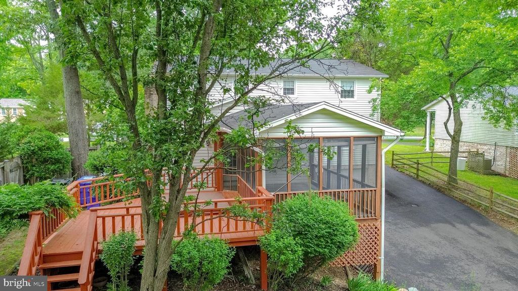 Image 59 of property listing at 2731 SUN VALLEY DR, Waldorf, MD 20603