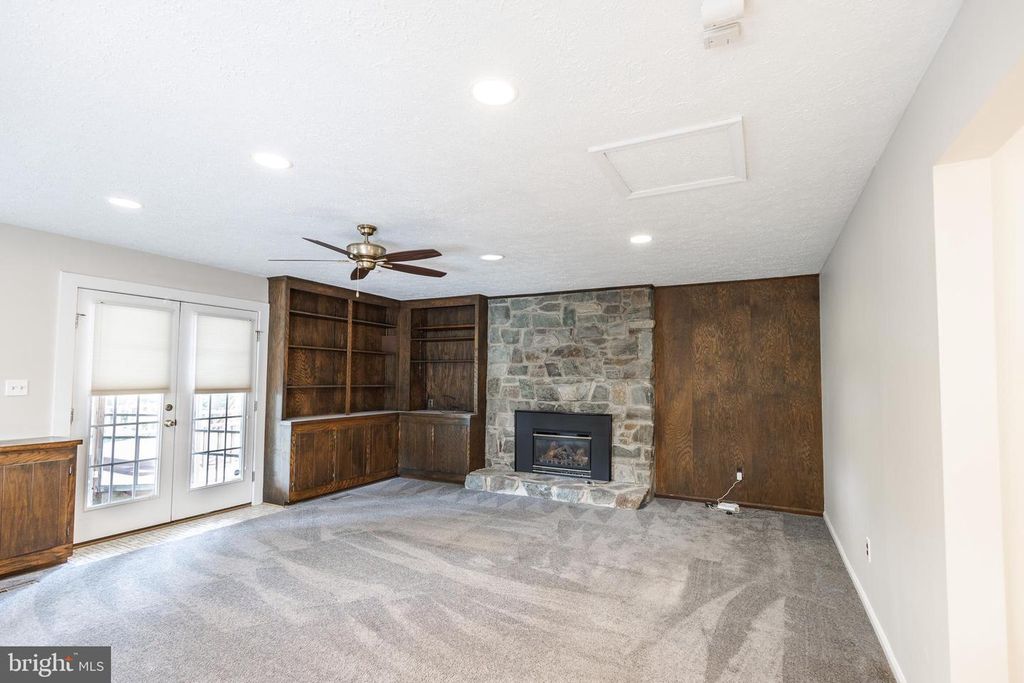 Image 8 of property listing at 2731 SUN VALLEY DR, Waldorf, MD 20603