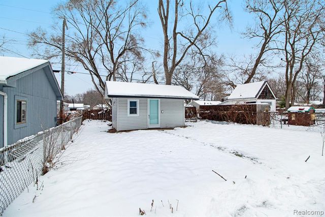 4018 Quillen Avenue, Waterford, MI 48329