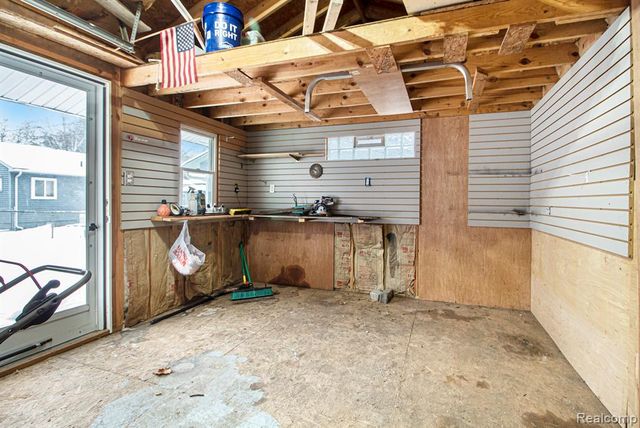 4018 Quillen Avenue, Waterford, MI 48329