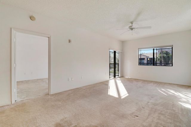 2808 Amalei Drive 203, Palm Beach Gardens, FL 33410