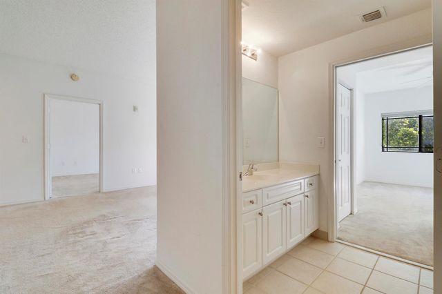 2808 Amalei Drive 203, Palm Beach Gardens, FL 33410