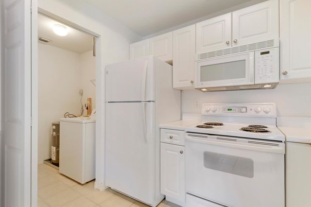 2808 Amalei Drive 203, Palm Beach Gardens, FL 33410