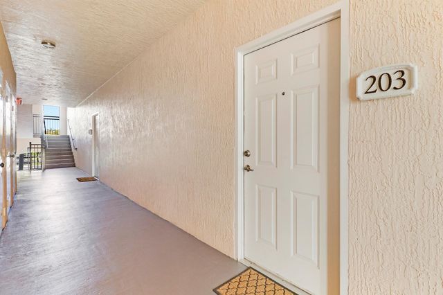 2808 Amalei Drive 203, Palm Beach Gardens, FL 33410