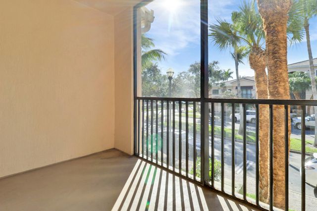 2808 Amalei Drive 203, Palm Beach Gardens, FL 33410