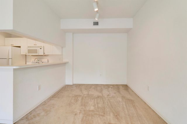 2808 Amalei Drive 203, Palm Beach Gardens, FL 33410