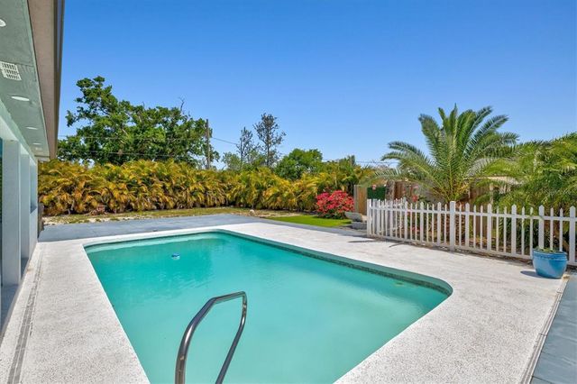 1518 STOEBER AVENUE, Sarasota, FL 34232