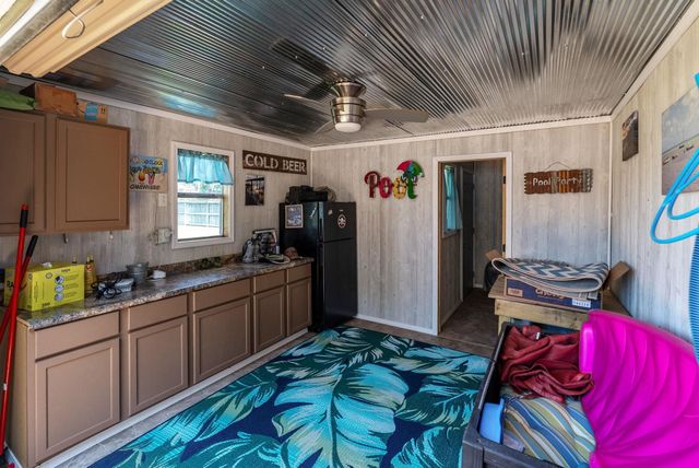 2419 W Rio Vista Dr, Wichita, KS 67204