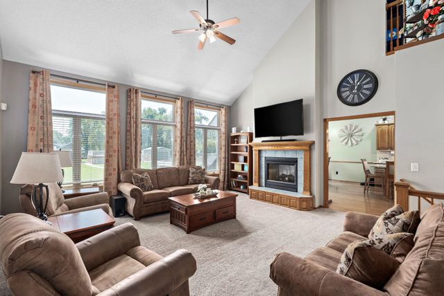 2419 W Rio Vista Dr, Wichita, KS 67204