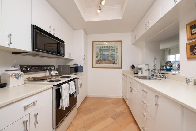 1 Baldwin Avenue 822, San Mateo, CA 94401