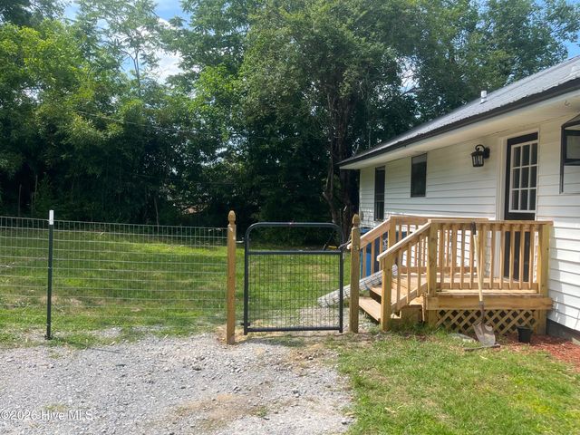 206 D Carlton Street, Carthage, NC 28327