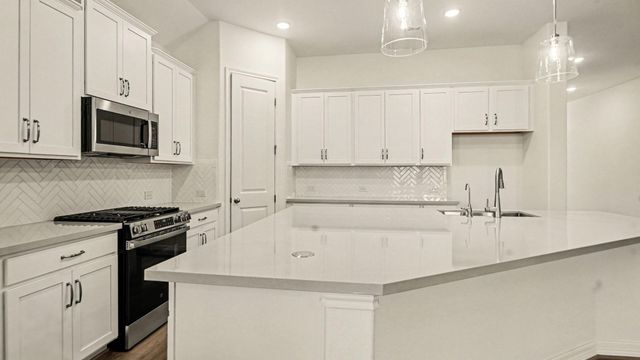 14823 Mission Avenue, Mont Belvieu, TX 77523