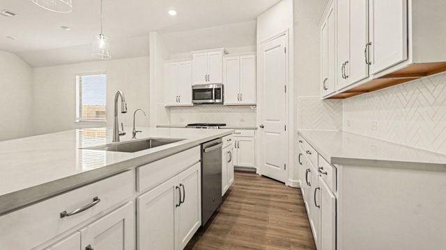 14823 Mission Avenue, Mont Belvieu, TX 77523
