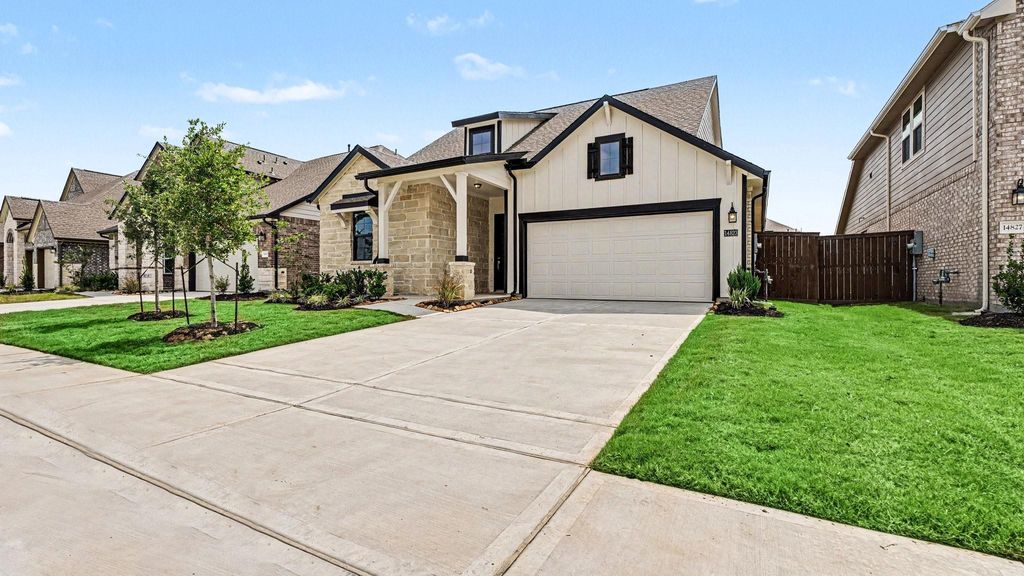 14823 Mission Avenue, Mont Belvieu, TX 77523