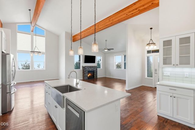 4496 SW Zenith Avenue, Redmond, OR 97756