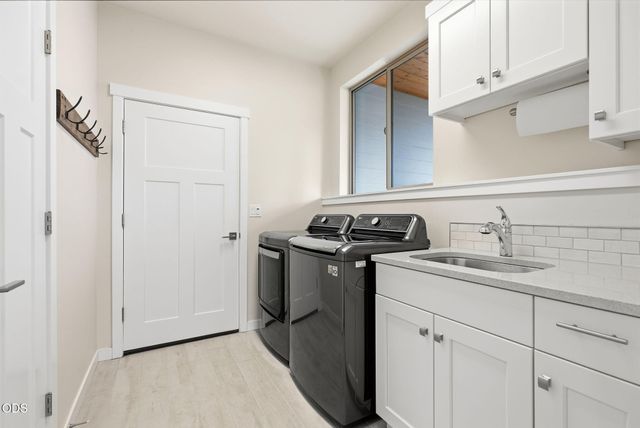 4496 SW Zenith Avenue, Redmond, OR 97756