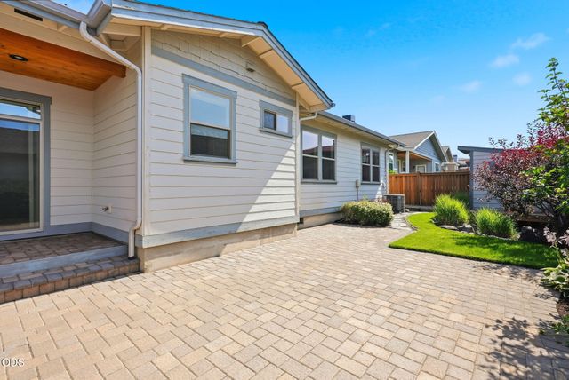 4496 SW Zenith Avenue, Redmond, OR 97756
