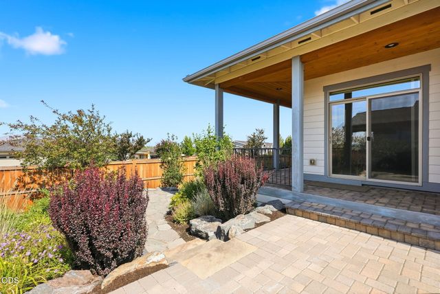 4496 SW Zenith Avenue, Redmond, OR 97756