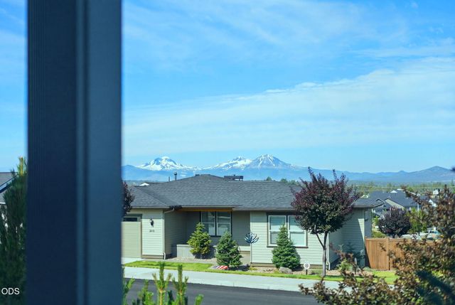 4496 SW Zenith Avenue, Redmond, OR 97756