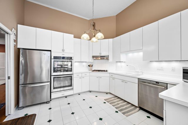 3114 County Road 101 S, Wayzata, MN 55391