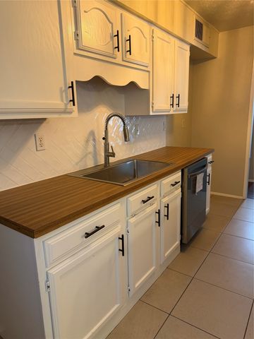 404 Whitney Street, Cedar Hill, TX 75104