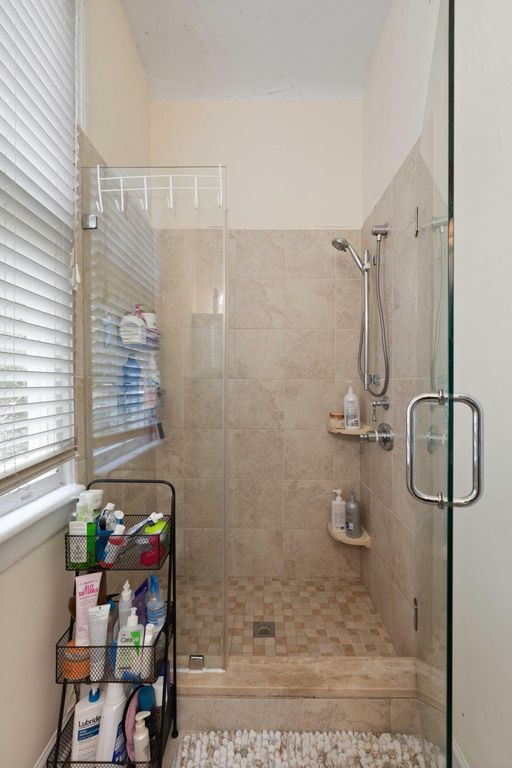 Image 11 of property listing at 77 Pitt Street, Charleston, SC 29403