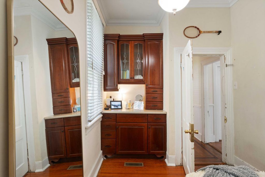 Image 13 of property listing at 77 Pitt Street, Charleston, SC 29403