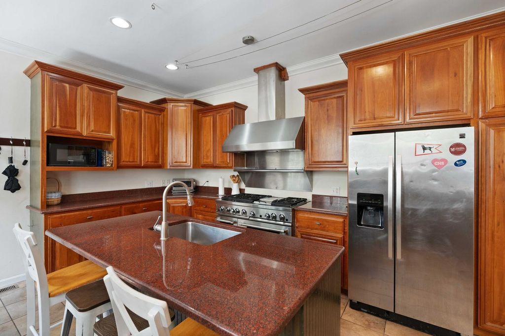 Image 14 of property listing at 77 Pitt Street, Charleston, SC 29403