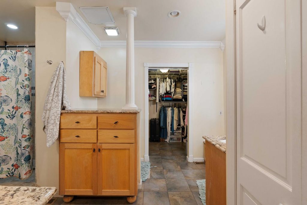 Image 19 of property listing at 77 Pitt Street, Charleston, SC 29403