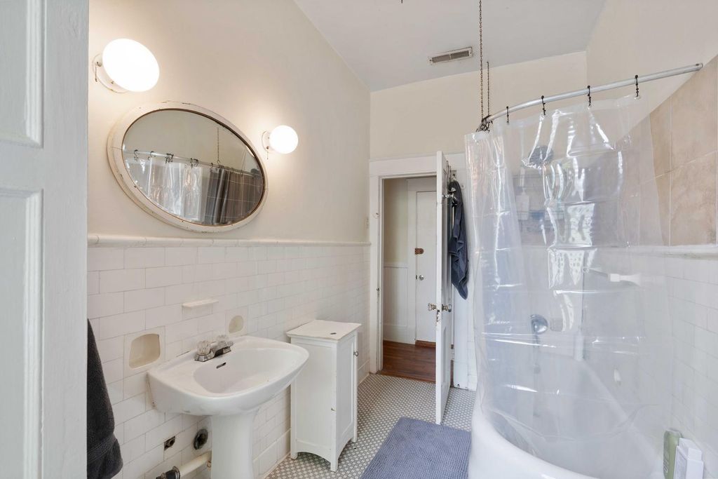 Image 38 of property listing at 77 Pitt Street, Charleston, SC 29403